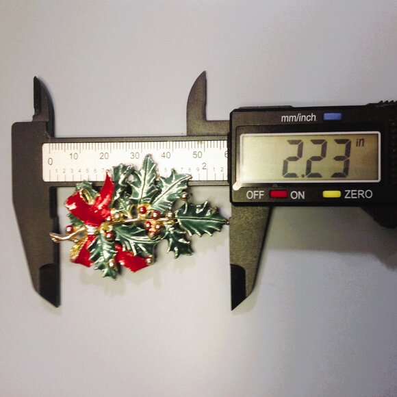 Gerry Jewelry Christmas Brooch Green Bough of Holly + Red Ribbon Bow - Picture 12 of 13